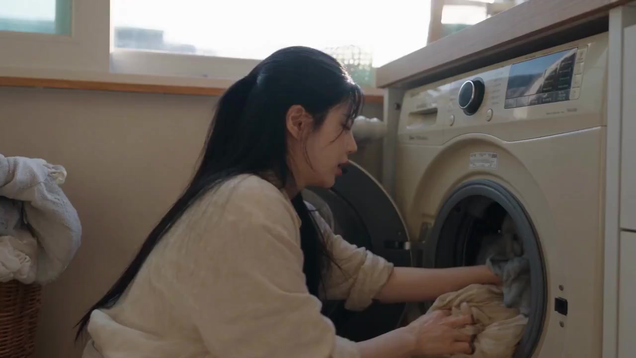 15s Handheld Home-Video Vlog: Laundry Morning
